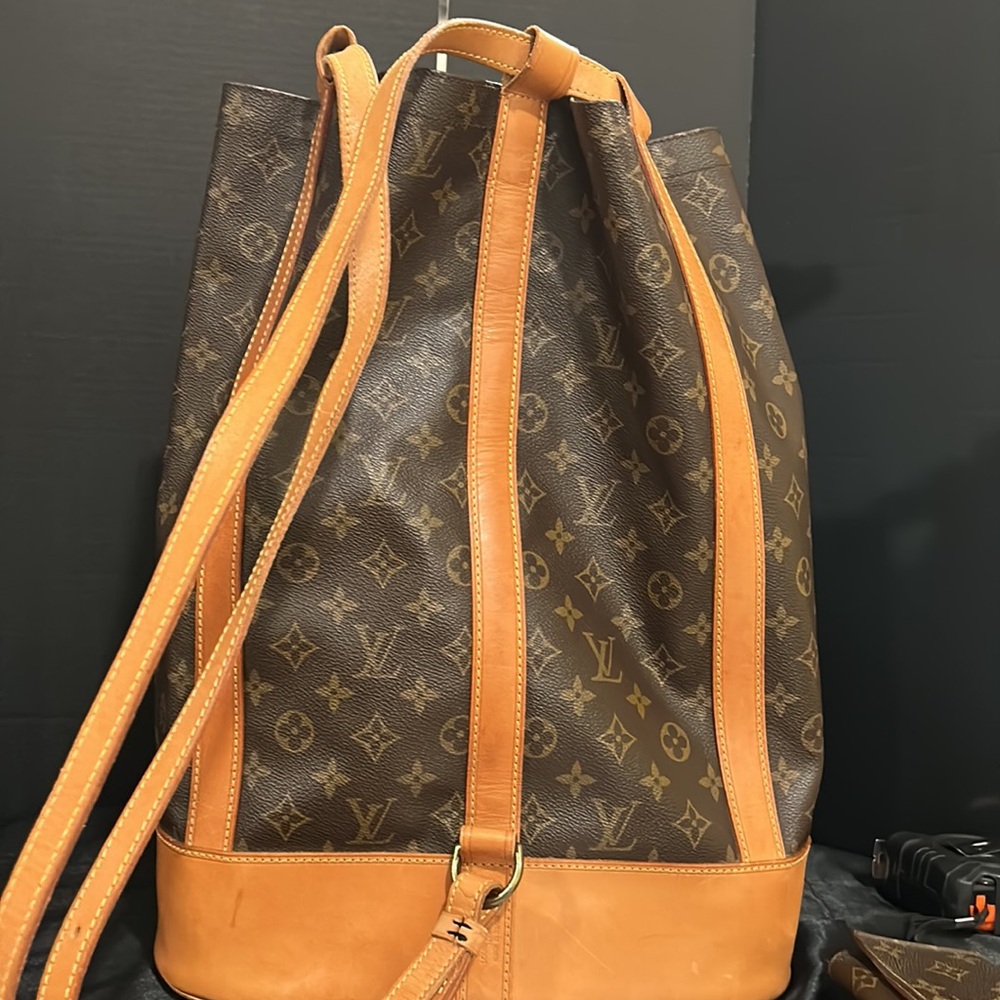 Louis Vuitton Monogram
Randonnee GM Drawstring
Bucket Sling Bag EUC …COA